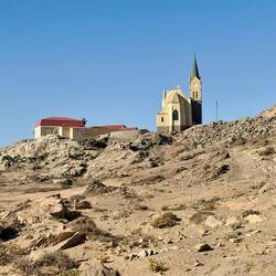 Oben auf dem Diamantberg steht die Felsenkirche
