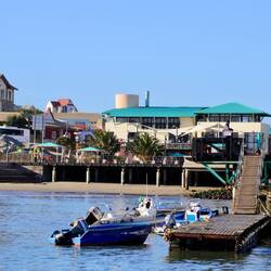 Wir starten im Hafen von Lüderitz