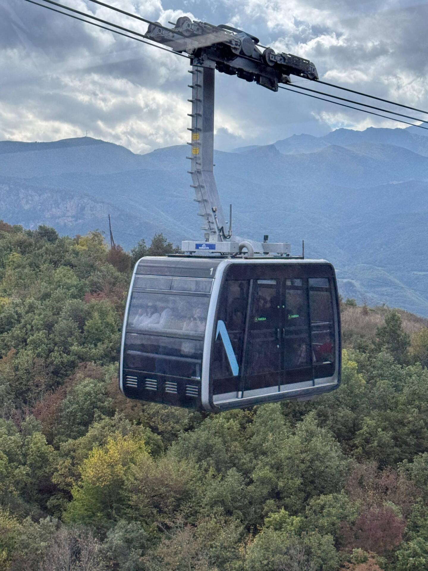 Mit 5752 m die längste reversible Seilbahn der Welt!