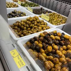 Lecker Oliven auf dem Foodmarket