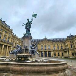 Residenzplatz mit Frankonia-Brunnen