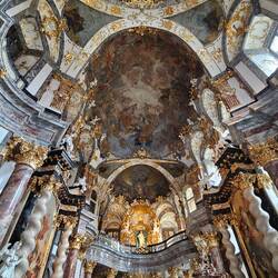 Und dann die Hofkirche (geweiht 1743), eine Barockinszenierung...