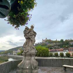 Blick von der Alten Mainbrücke zur Festung Marienberg
