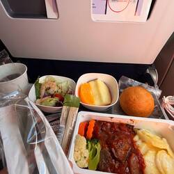 FULL lunch served .. on a 2 hr flight, in economy with metal silverware