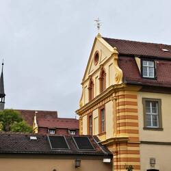 Der reiche Bürger Johannes von Steren stiftete 1316 das Bürgerspital zum Heiligen Geist...
