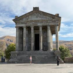 Der einzige erhaltene griechisch-römische Säulentempel Armeniens.