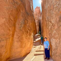 Hinein in die Schlucht um zum Sanddune Arch zu gelangen.