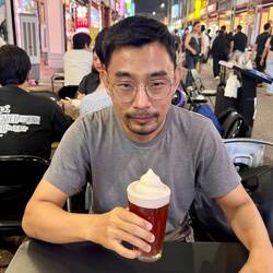ein Bier mit gefrorenem Schaum