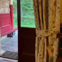 Great acoustics in the sitting room area