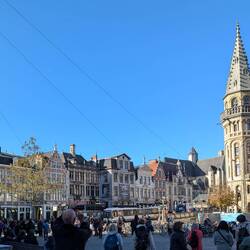 Kornmarkt, Giebelhäuser und Belfried (Glockenturm)