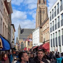 Katelijnestraat (im Hintergrund der der Turm der Liebfrauenkirche)