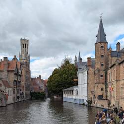 Rosenkranzkanal, im Hintergrund der Belfried und Liebfrauenkirche