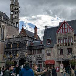 Heilig-Blut-Basilika auf dem historischen Burgplatz