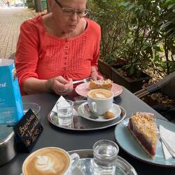 Ein lecker Kaffeetrinken in einer wohl Spezialkonditorei