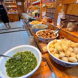 A store selling ... garlic and herbs???