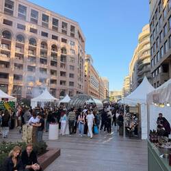 Hier gab's n Weinfestival, welches sich direkt bis zur Oper fortsetzte
