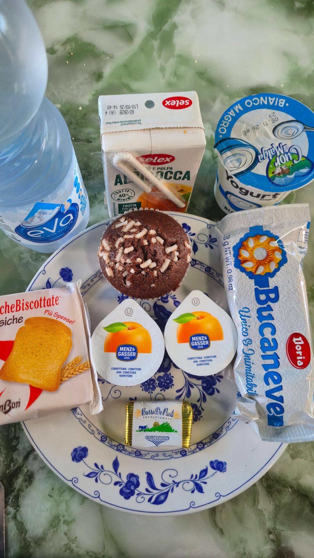 Unser Kontinentales Frühstück 🙈, Zwieback & Muffin