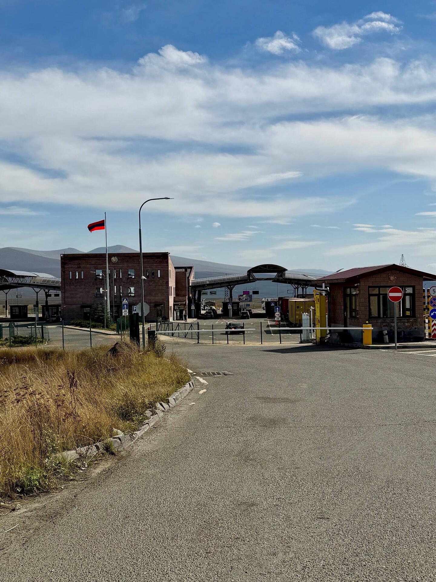Auf Wiedersehen Armenien, Grenzübergang in 2150 m Höhe.