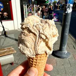 ... und ein Eis mit dem Aroma "Zimtschnecke" gegönnt.