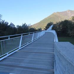 Eine "Bananenbrücke"