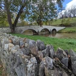 At Burnside's Bridge, Union troops finally crossed late that afternoon, driving Lee to the brink.