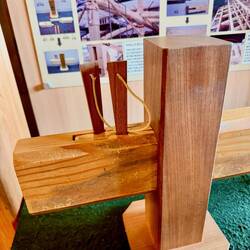 Alles hält durch Nägel aus Holz zusammen
