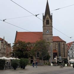 Kaufmannskirche und Martin Luther Denkmal