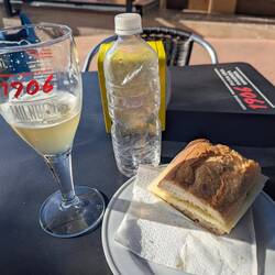 Bocadillo queso manchego y radler por favor
