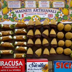 Magnets of Sicilian specialties: cannolo, arancini (eastern), arancini (western), & cassata.