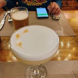 ... und vor allem lecker 😋, ich beginne mit einem Pisco Sour, National-Cocktail 🤤