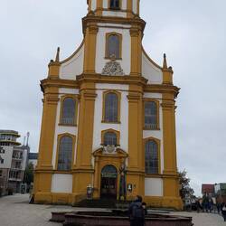 Kreuzkirche mit Brunnen