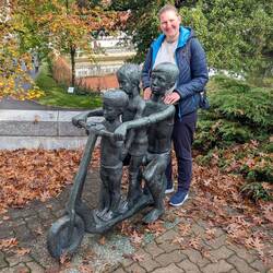 Christina rollt mit Kindern