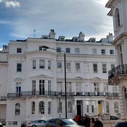 Typical London Real Estate in W11. Weekly rents start at £1000