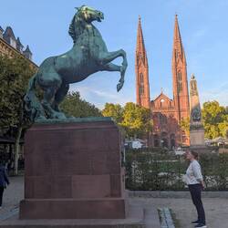 Blick auf St Bonifatius, Waterloo Obelisk und Oraniendenkmal