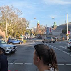 Blick auf Bahnhof und Lili