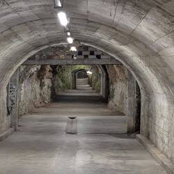 ​330 Meter Stadtgeschichte unter den Füßen: Der kühle Fußgängertunnel