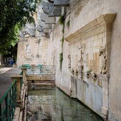 Fontana degli Schiavi (Slaves Fountain); slaves from Maltese galleys came here for water.
