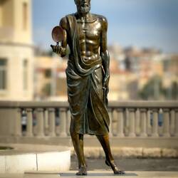 Archimedes: Greek scientist (287-212 BCE) from Siracusa; on the platform is the word "Eureka."