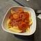 Heute gab's Penne mit roter Sauce und reingeschnittenen Würstchen