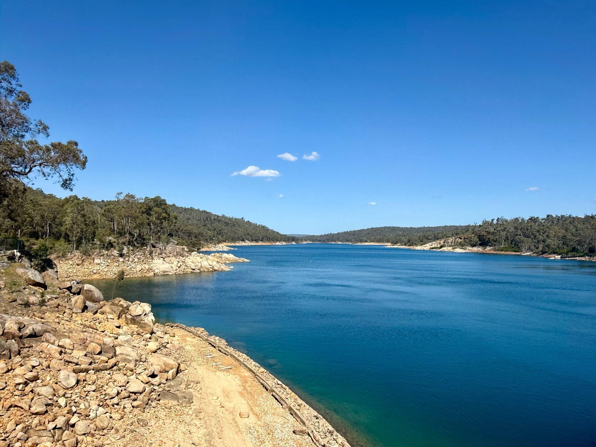 Danach sind wir zum Staudamm "Mundaring Weir" gefahren, wo morgen auch mein Weg vorbeiführen wird.