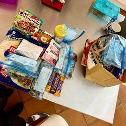 Als wir wieder zuhause angekommen sind, haben wir meine Lebensmittel auf 2 x 4 Tage aufgeteilt.