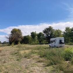 Am Ufer der Mariza: no Camping! Und da ist so viel Platz!