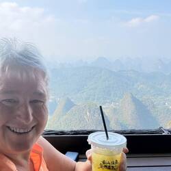Shop at the top - took an hour break & had an ice cold lime/passionfruit drink! I'll miss these