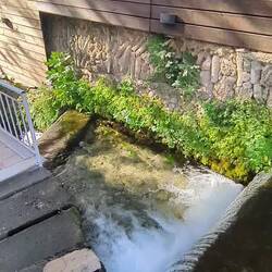 Restaurant Ujëvara in Borsh am Wasserfall