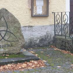 Moderne Geometrie auf alten Stein