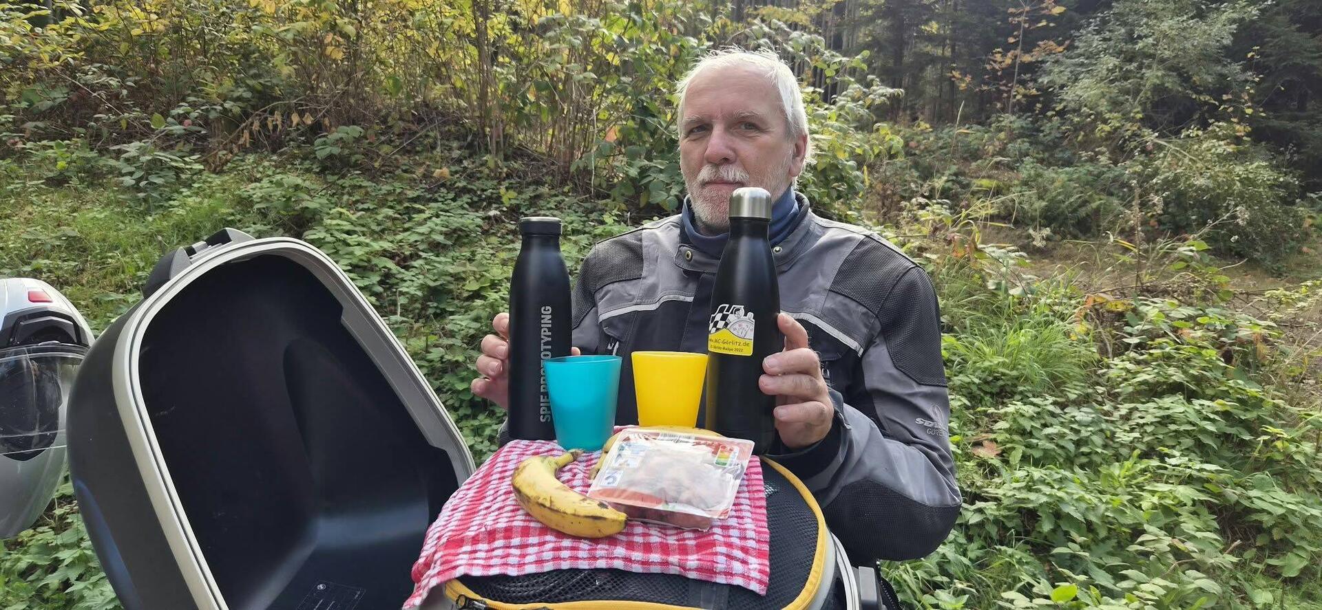 Tee in den Flaschen