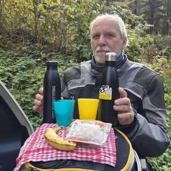 Tee in den Flaschen