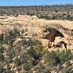 There are buildings along both sides of this canyon.