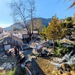 Restaurant Ujëvara in Borsh am Wasserfall