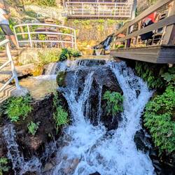 Restaurant Ujëvara in Borsh am Wasserfall